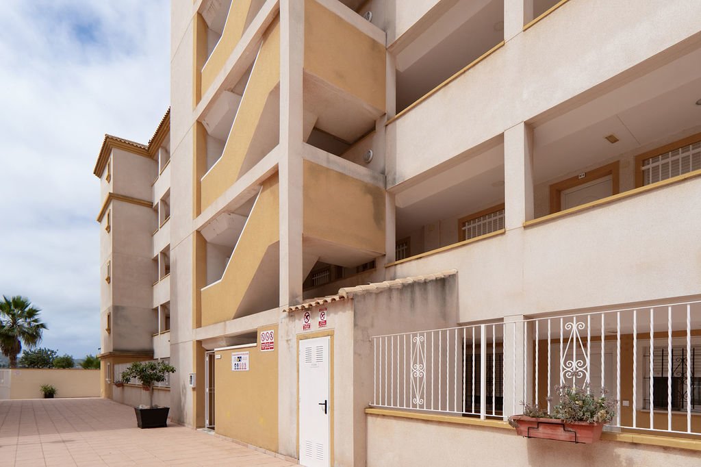 Flat with garage on Calle Nicomedes Gómez — image 24